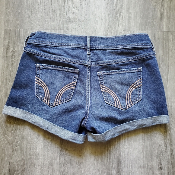 Hollister Midi Short Shorts, Size 5 - Picture 2 of 3